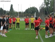 Ligue 1第戎女足的一堂训练课，发现语言是个障碍