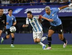 世界杯预选赛南美区：阿根廷0比2不敌乌拉圭，梅西赛后坦言，他们很难对付