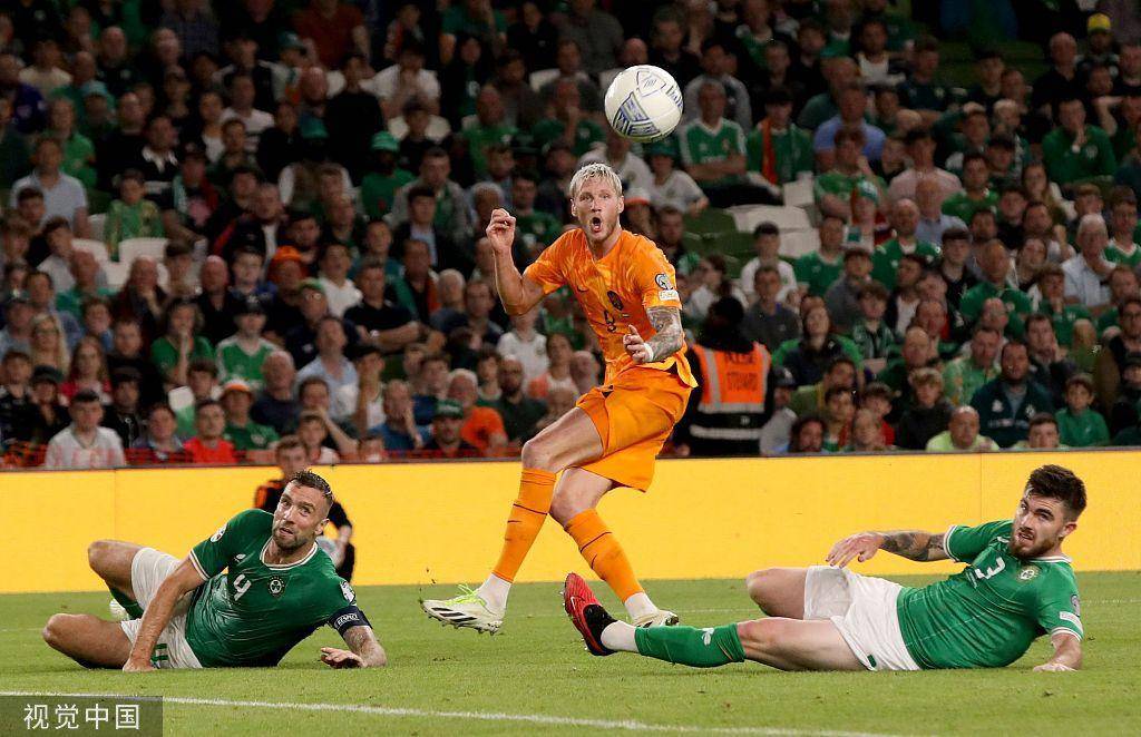 【欧洲杯预选赛预选赛】邓弗里斯两场三助攻，维格霍斯特连场破门，助荷兰逆转爱尔兰