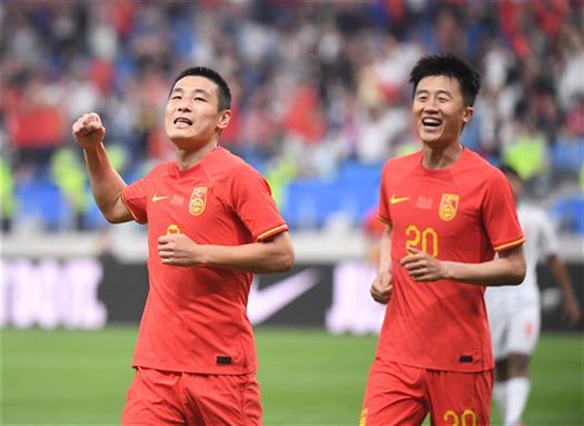 2:1！武汉三镇队球员两送助攻，国足赢得世界杯预选赛开门红