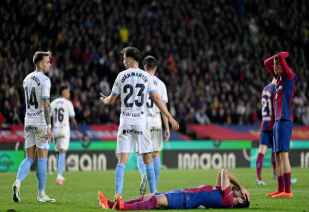 巴塞罗那惨败“邻居”：球迷向哈维发泄愤怒，要求下课