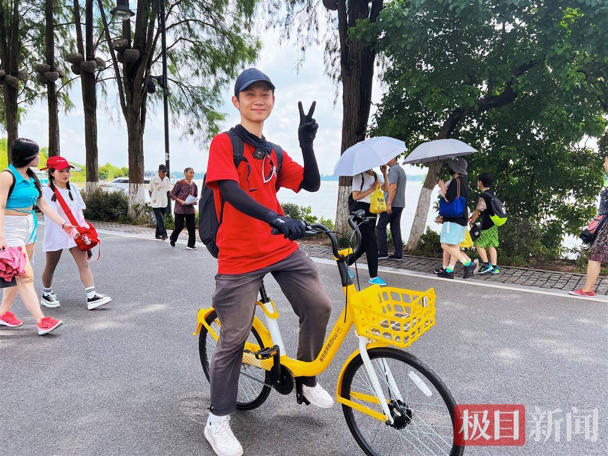 从重庆骑自行车去上海，18岁小伙想见九球体育-NBA篮球偶像：趁年轻，多追梦
