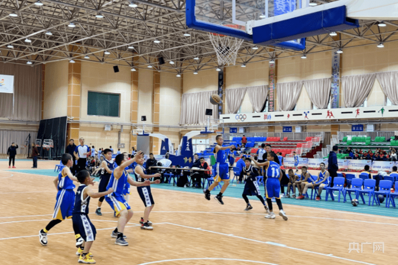库尔勒市举行中小学生篮球九球体育比赛