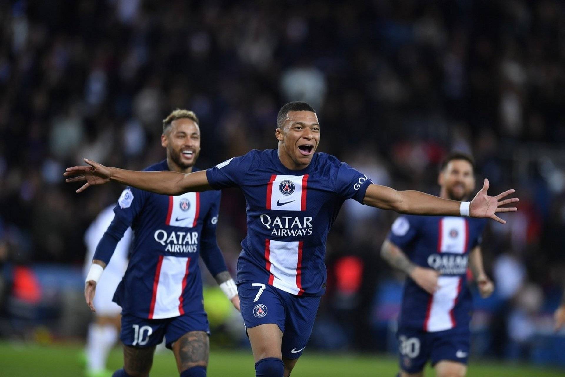 Ligue 1联赛；氪金版银河战舰大巴黎主场迎战低迷的尼斯