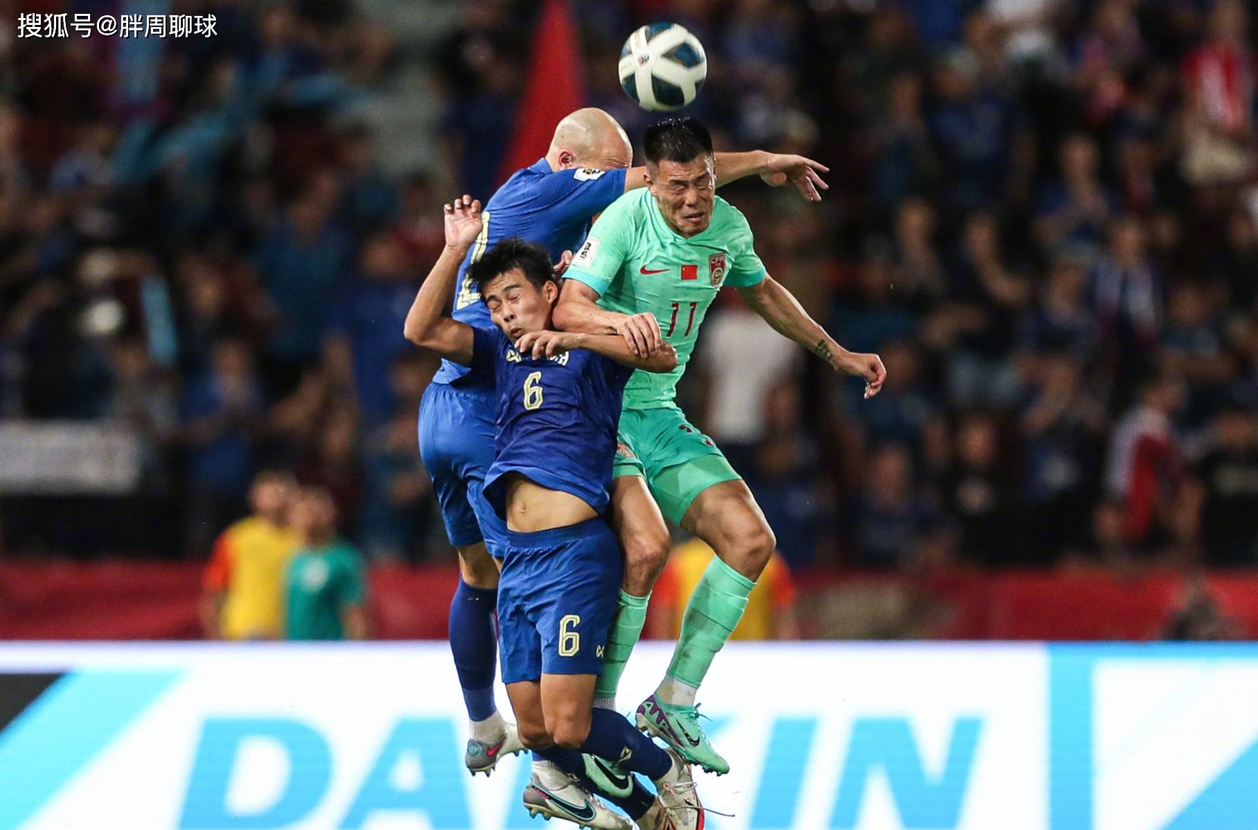开门红！国足世界杯预选赛2-1泰国，足协主席宋凯做两大决定，球迷沸腾